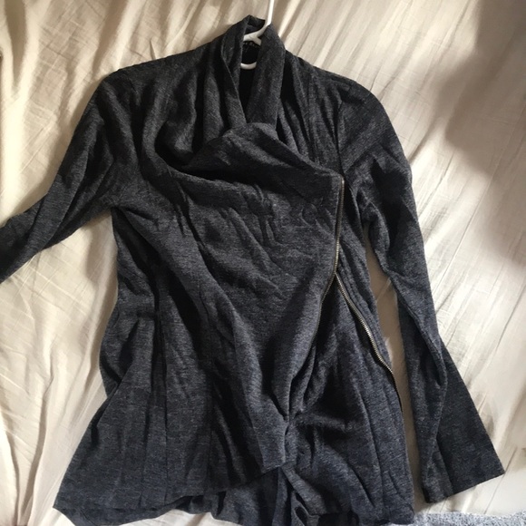 Tops - Picture 6 of 8